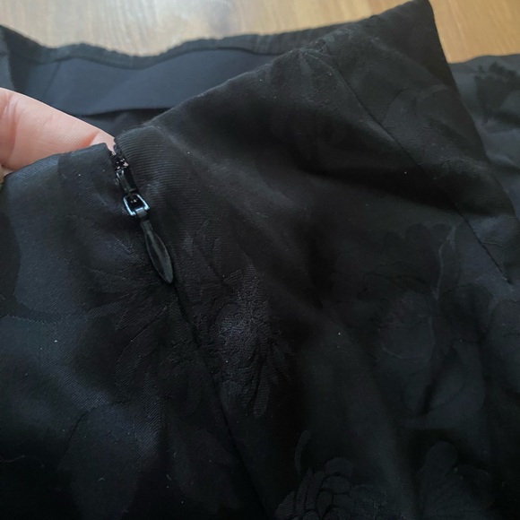 ARITZIA WILFRED Baroque Skirt Jacquard Satin Pearl Button Slip Midi Black small - Picture 9 of 10